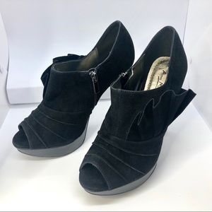 🌵Anne Michelle Black Velvet  Peep toe Heels